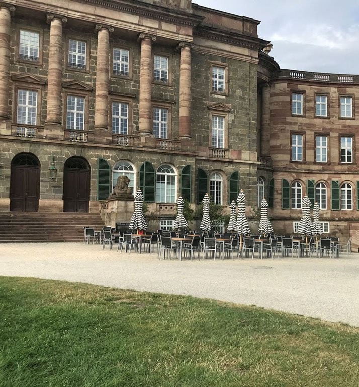 Denkmalschutz Freiraum: Gastroterrasse Schloss Wilhelmshöhe